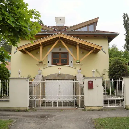 Holiday In Siofok/balaton 37032 Feriehus